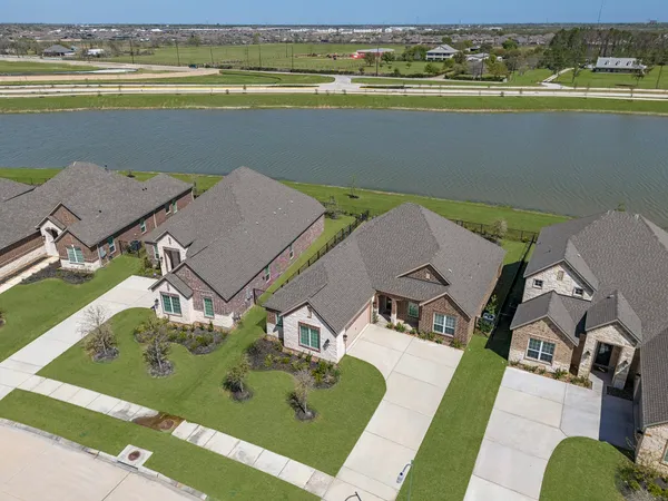 $2,700 | 2135 Tioga Vw Drive, Rosharon, TX 77583