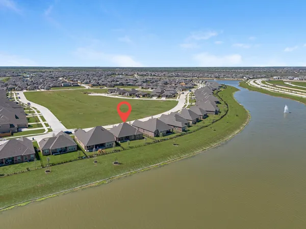 $2,700 | 2135 Tioga Vw Drive, Rosharon, TX 77583