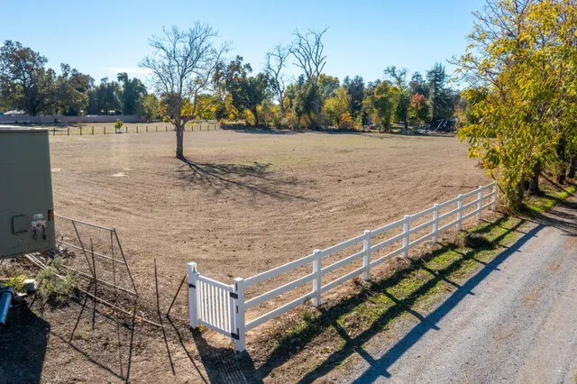 a view of a pathway both side of house