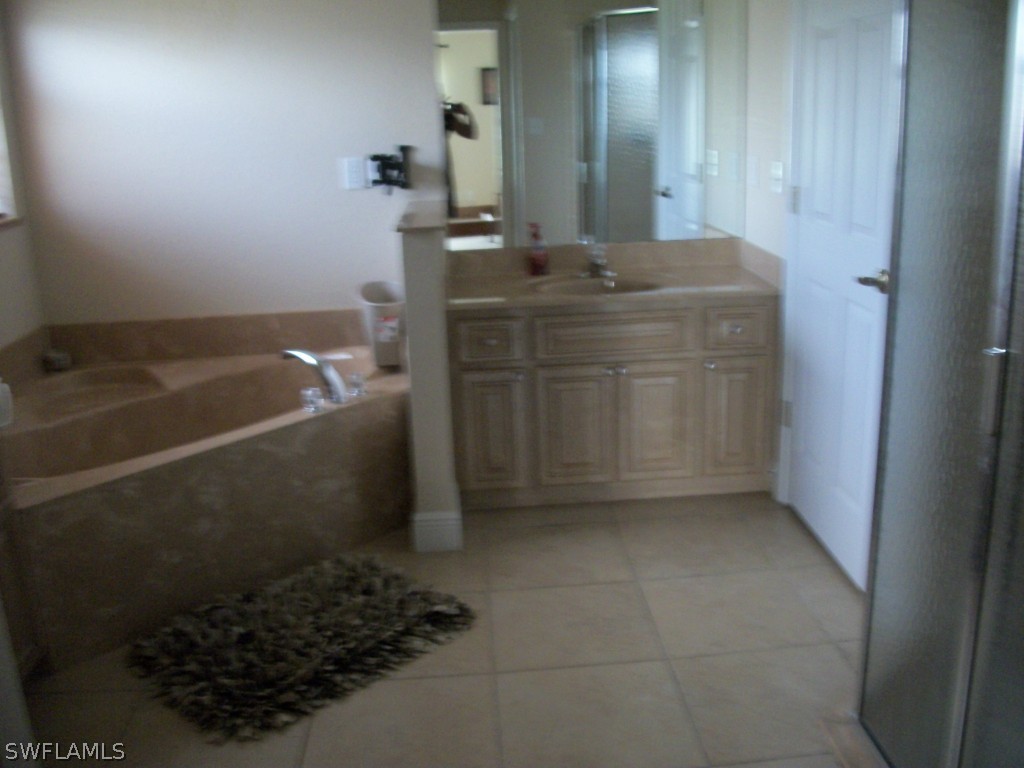 1019 Caribbean Avenue Clewiston, FL 33440 - Photo 12 of 16 a bathroom with a bathtub sink and vanity