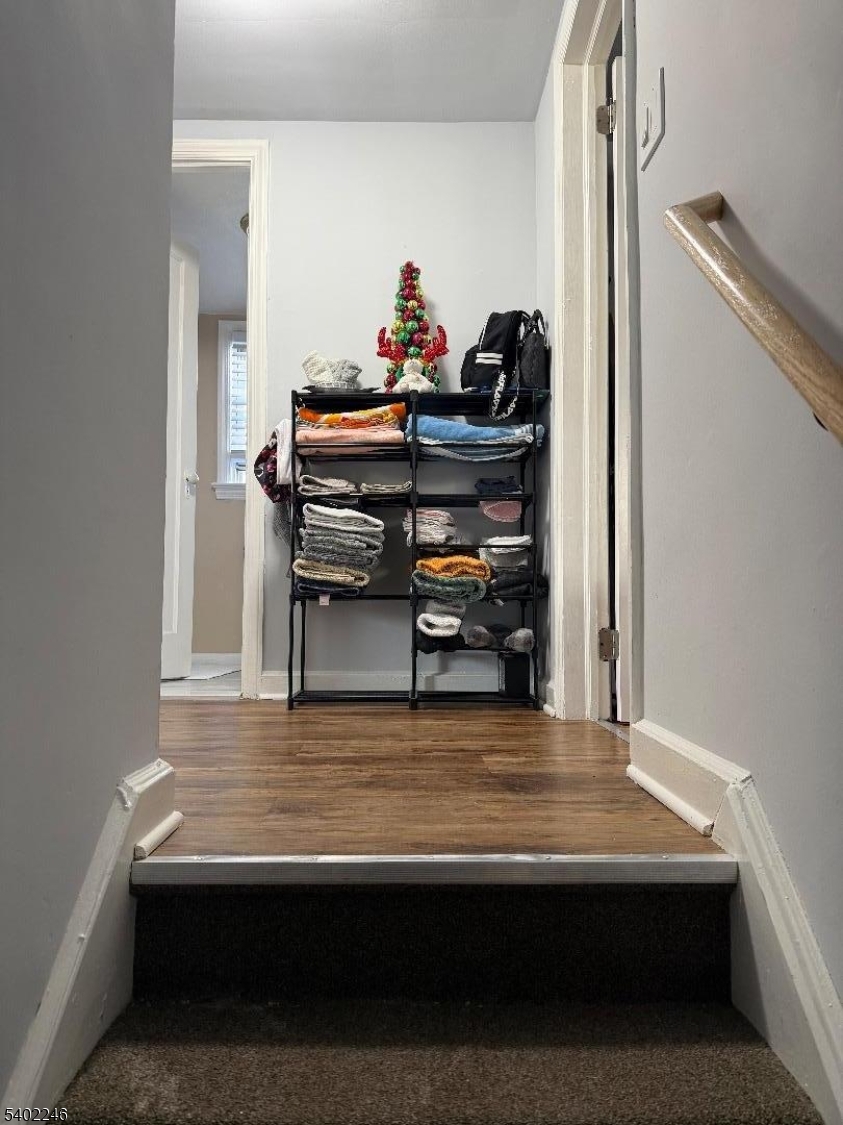 8 Rowe Place Bloomfield, NJ 07003 - Photo 2 of 17