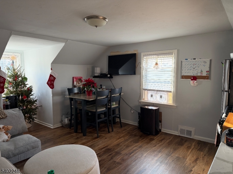 8 Rowe Place Bloomfield, NJ 07003 - Photo 3 of 17