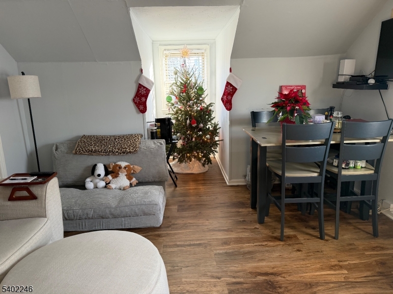 8 Rowe Place Bloomfield, NJ 07003 - Photo 4 of 17