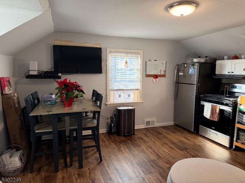 8 Rowe Place Bloomfield, NJ 07003 - Photo 8 of 17