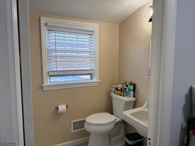 $1,800 | 8 Rowe Place, Bloomfield, NJ 07003