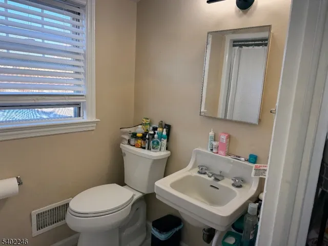 $1,800 | 8 Rowe Place, Bloomfield, NJ 07003