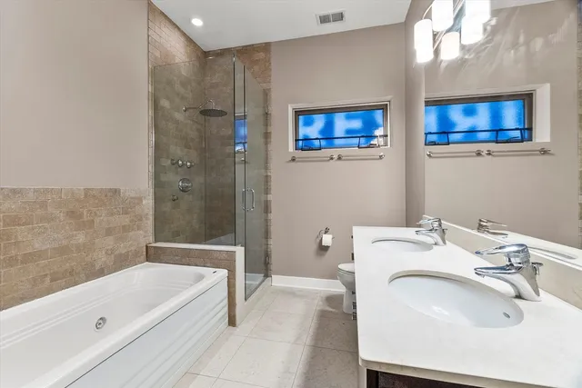 $530,000 | 6 North May Street, Unit 403, Chicago, IL 60607