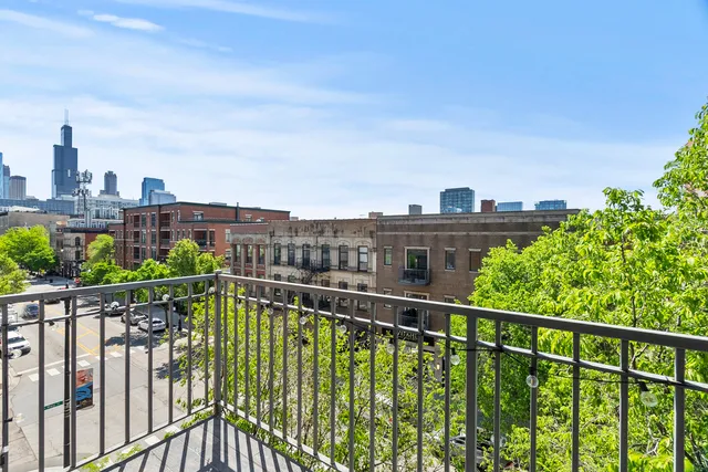 $530,000 | 6 North May Street, Unit 403, Chicago, IL 60607