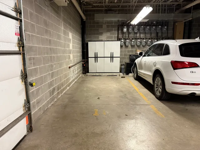 $530,000 | 6 North May Street, Unit 403, Chicago, IL 60607