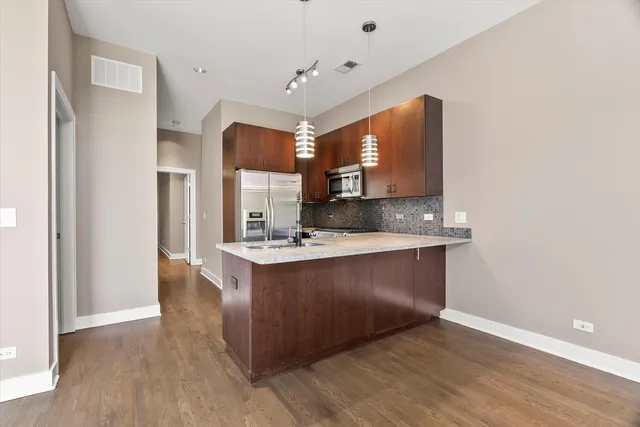 $530,000 | 6 North May Street, Unit 403, Chicago, IL 60607