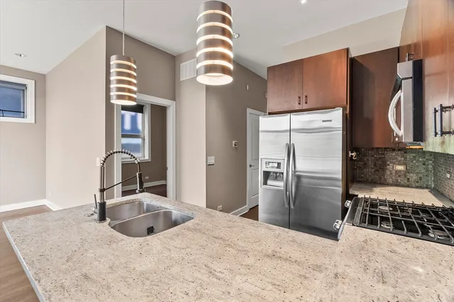 $530,000 | 6 North May Street, Unit 403, Chicago, IL 60607
