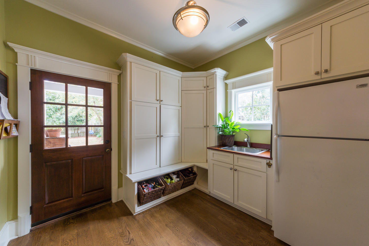 1314 Pherigo Street Mount Pleasant, SC 29464 - Photo 23 of 25 Mudroom