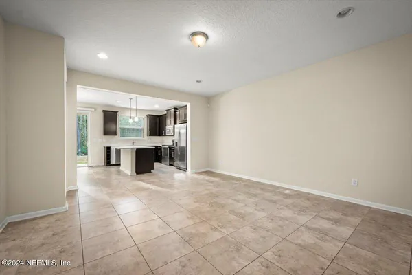 $1,975 | 215 Richmond Drive, St. Johns, FL 32259