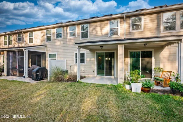 $1,975 | 215 Richmond Drive, St. Johns, FL 32259