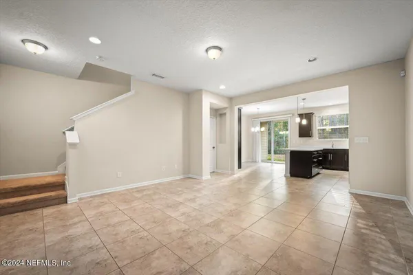 $1,975 | 215 Richmond Drive, St. Johns, FL 32259
