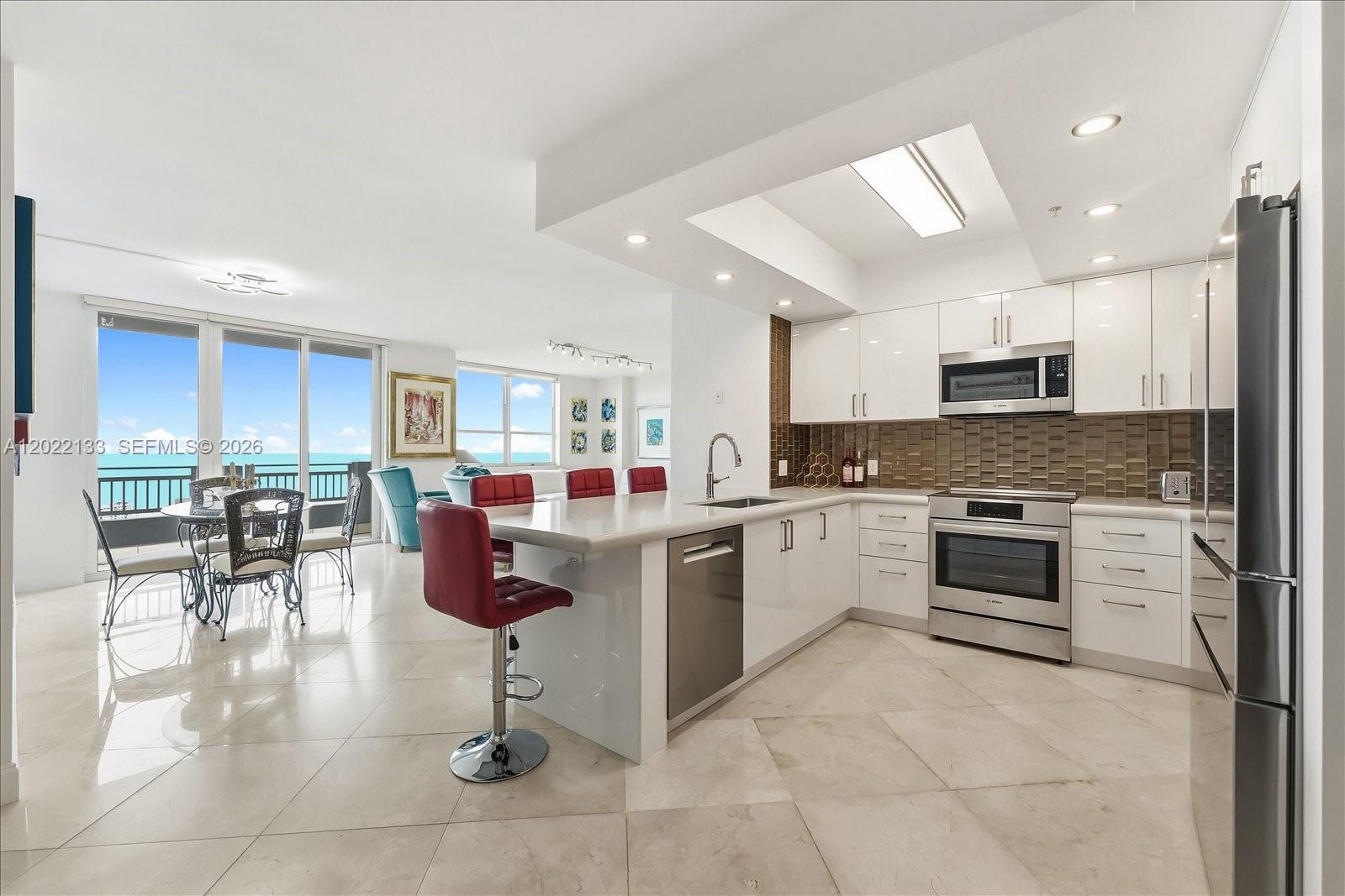 90 Alton Road, Unit PH3203 Miami Beach, FL 33139 - Photo 5 of 30