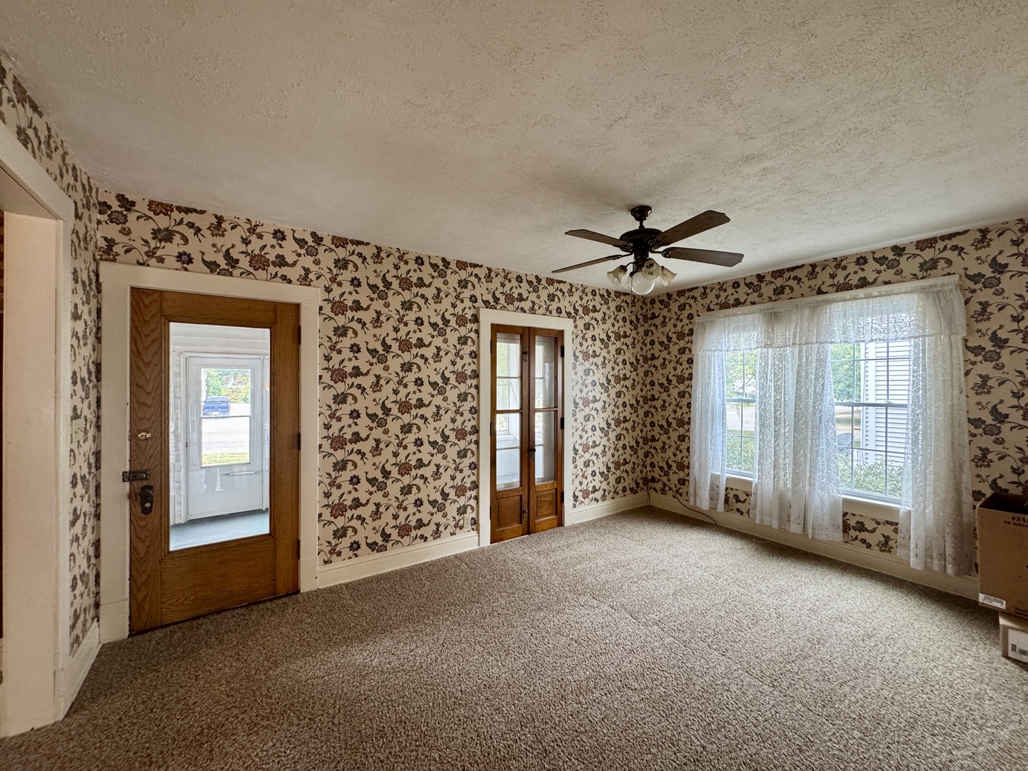 221 West Peru Street Princeton, IL 61356 - Photo 12 of 33 a view of a livingroom with a ceiling fan and window
