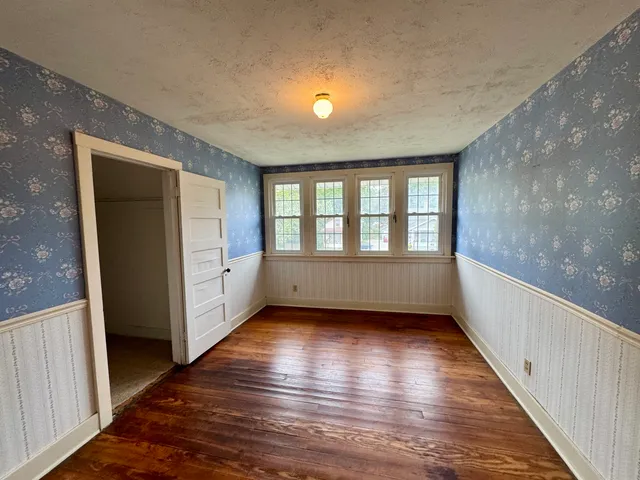 an empty room with a empty space