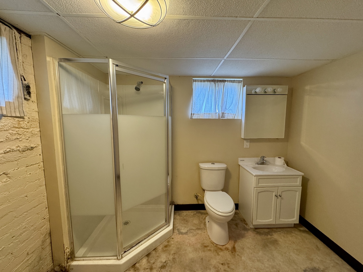 221 West Peru Street Princeton, IL 61356 - Photo 24 of 33 a bathroom with a toilet sink and shower