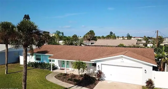 a house view with a outdoor space