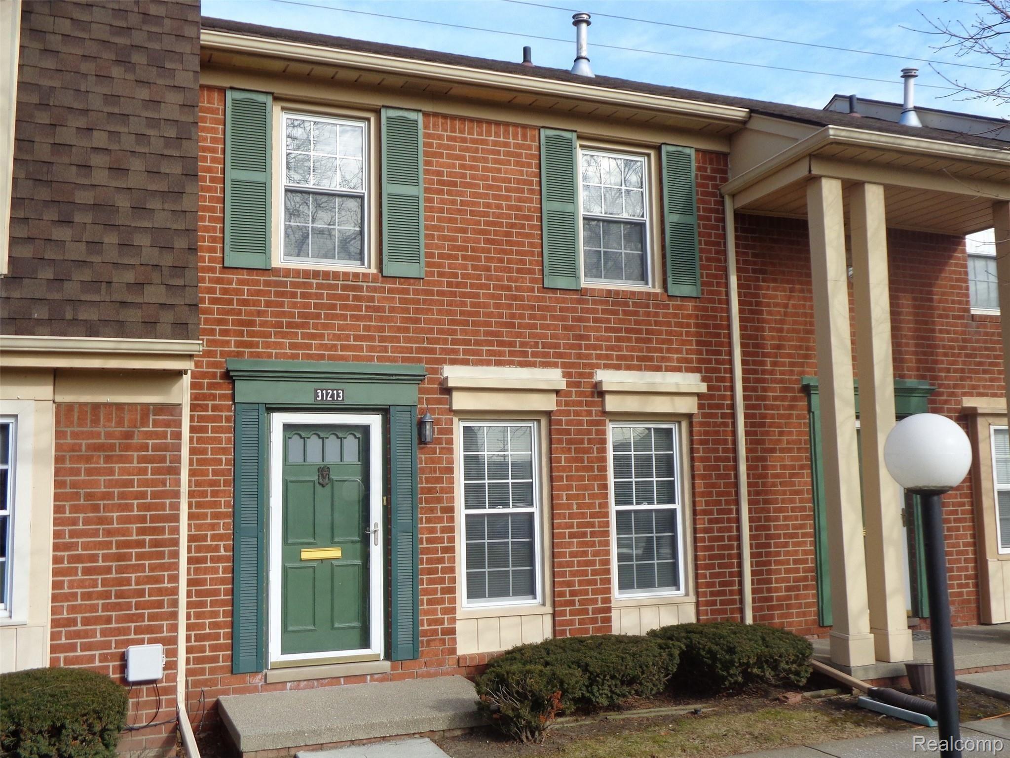 31213 Hoover Road Warren, MI 48093 - Photo 1 of 14 31213 Hoover_01.JPG