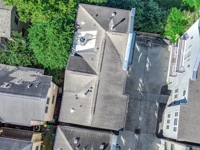 a view of an entrance of the house