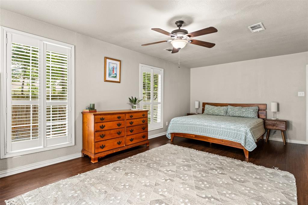 3116 Alexander Avenue Waco, TX 76708 - Photo 19 of 40 a bedroom with a bed and a dresser