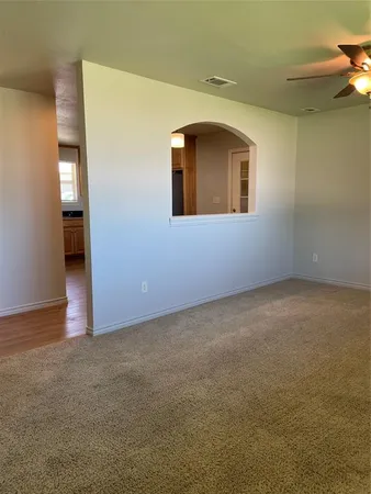 $1,700 | 2105 West Pearl Street, Granbury, TX 76048