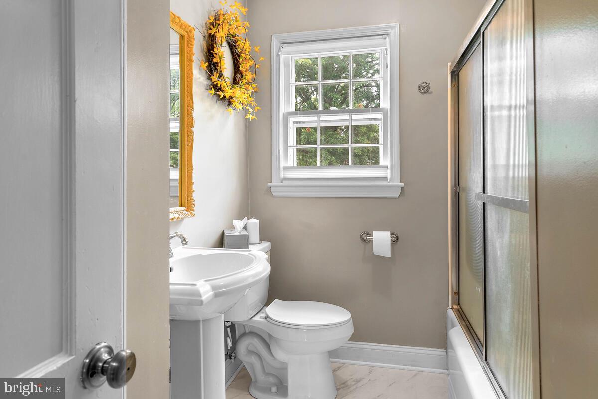 23805 Woodfield Road Gaithersburg, MD 20882 - Photo 14 of 24