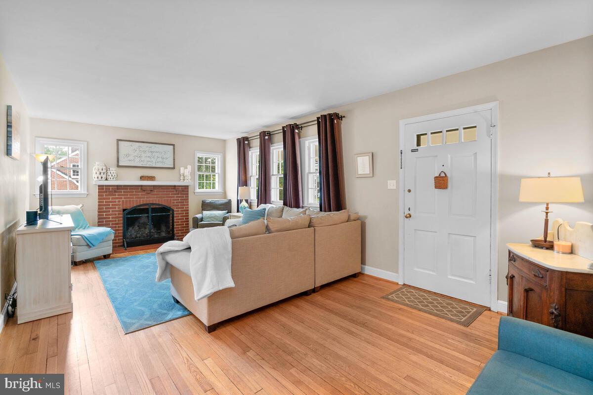 23805 Woodfield Road Gaithersburg, MD 20882 - Photo 9 of 24