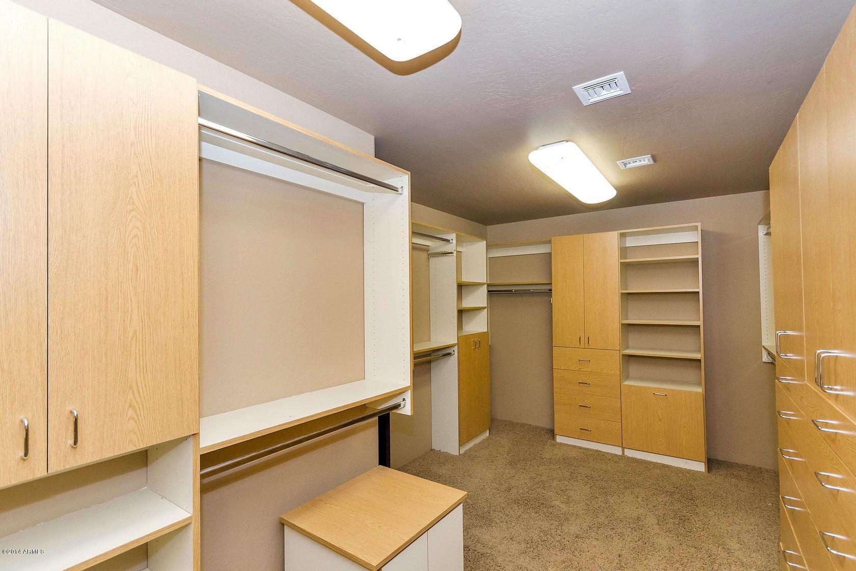 191 North Riata Street Gilbert, AZ 85234 - Photo 21 of 45 Master Walk-in closet