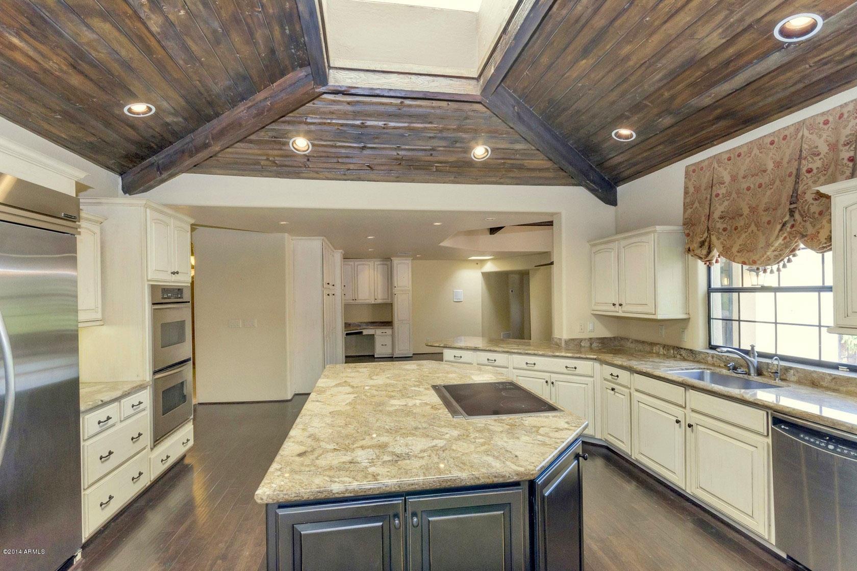 191 North Riata Street Gilbert, AZ 85234 - Photo 7 of 45 Kitchen