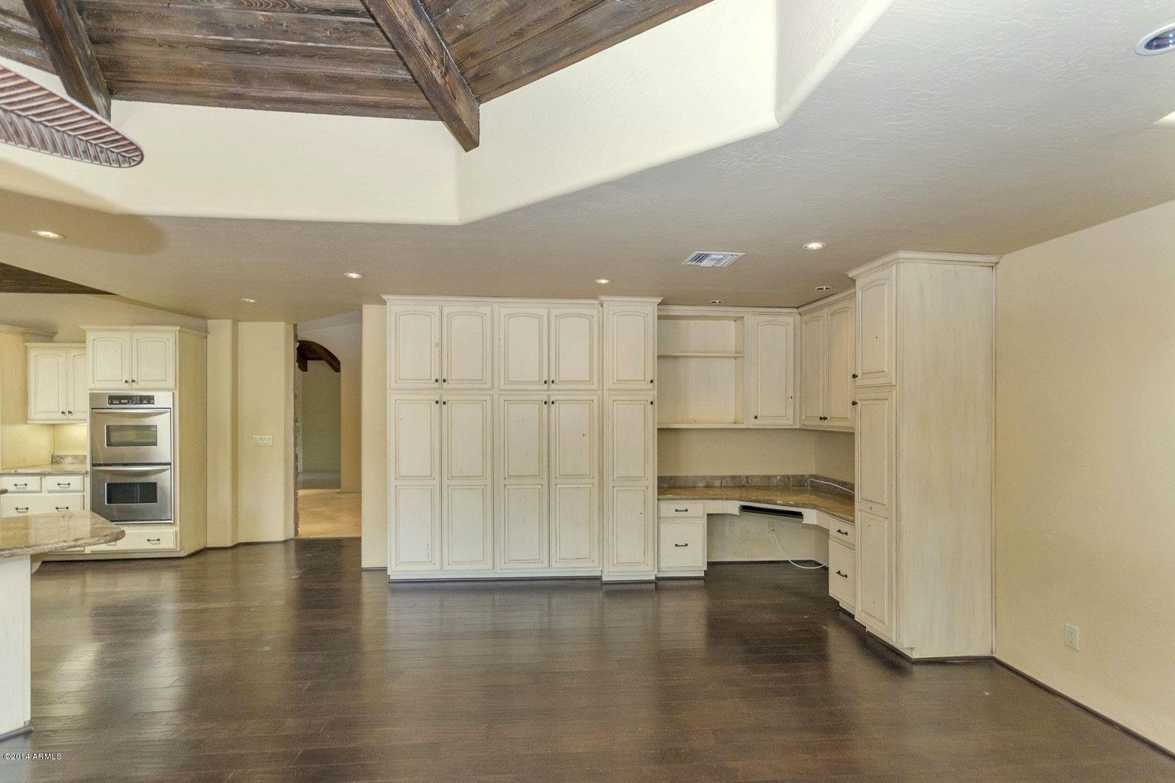 191 North Riata Street Gilbert, AZ 85234 - Photo 9 of 45 Kitchen