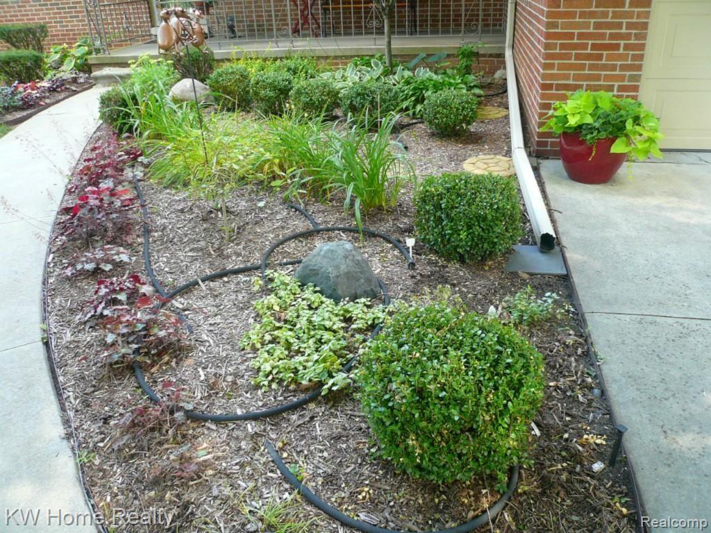 24880 Power Road Farmington, MI 48336 - Photo 29 of 34 Landscaping.jpg