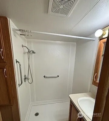 24443 Wicker Road, Unit 15 Sedro-Woolley, WA 98284 - Photo 4 of 6 a bathroom with a shower a toilet and sink