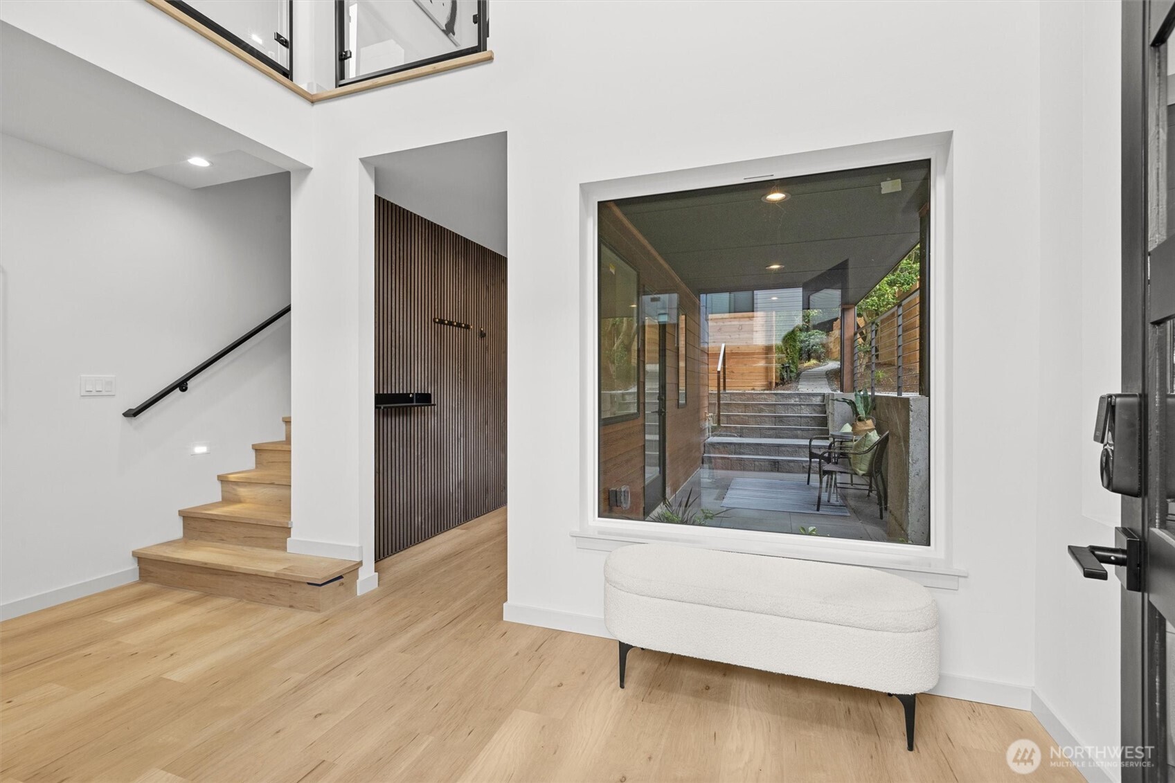 5446 40th Avenue Southwest Seattle, WA 98136 - Photo 5 of 28