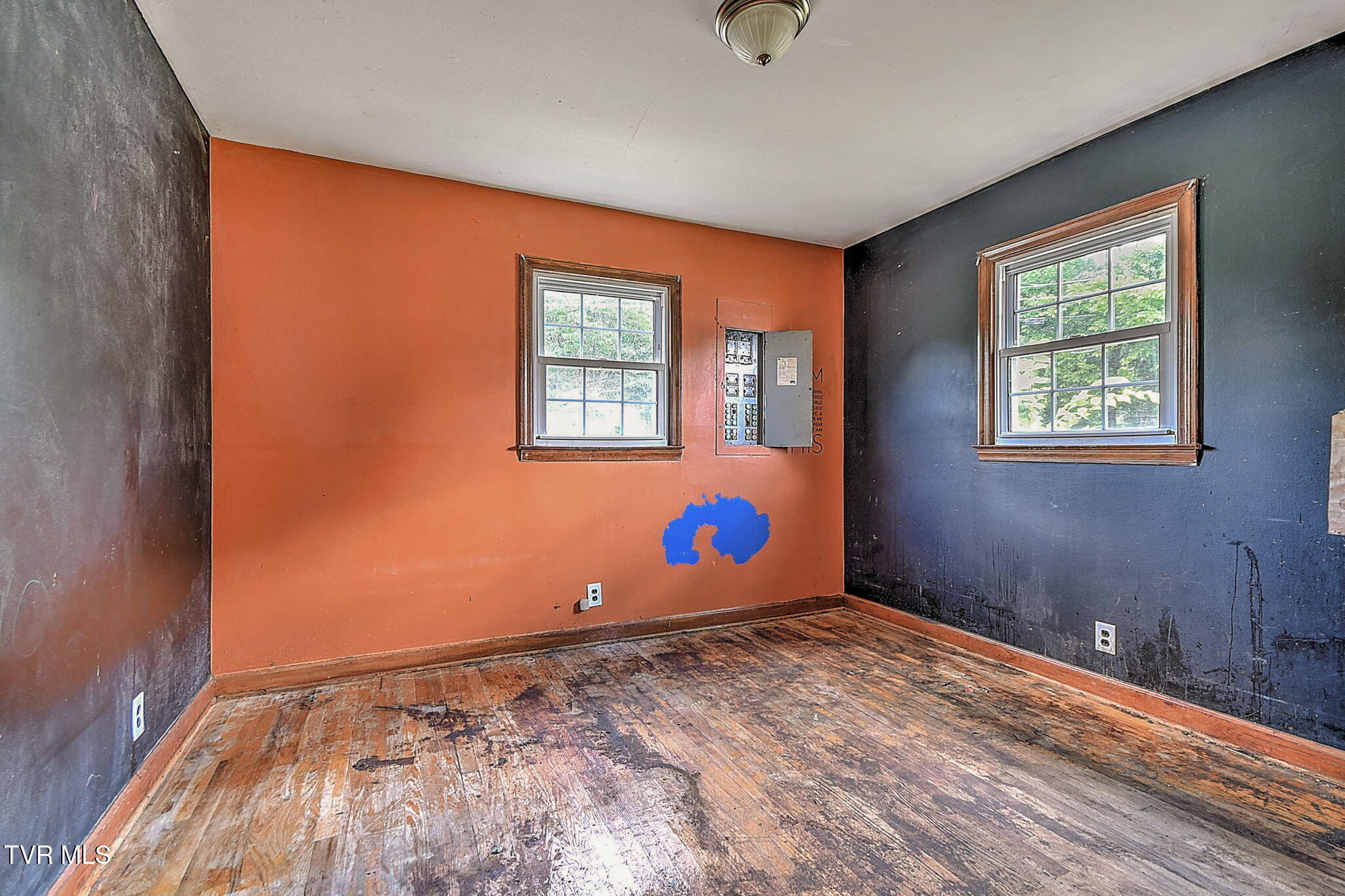 412 South Main Street Elizabethton, TN 37643 - Photo 17 of 34 19-web-or-mls-412 S Main JH-20