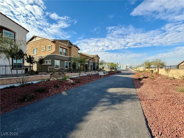 $1,895 | 506 Golden Myna Avenue, Henderson, NV 89011