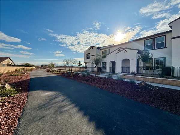 $1,895 | 506 Golden Myna Avenue, Henderson, NV 89011