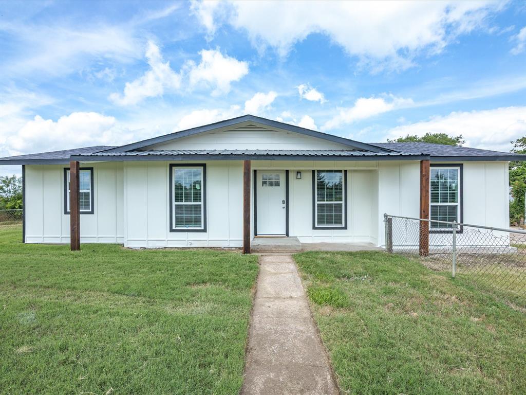 526 Jack Grace Hill Road Bowie, TX 76230 - Photo 1 of 34 a front view of house with yard and green space