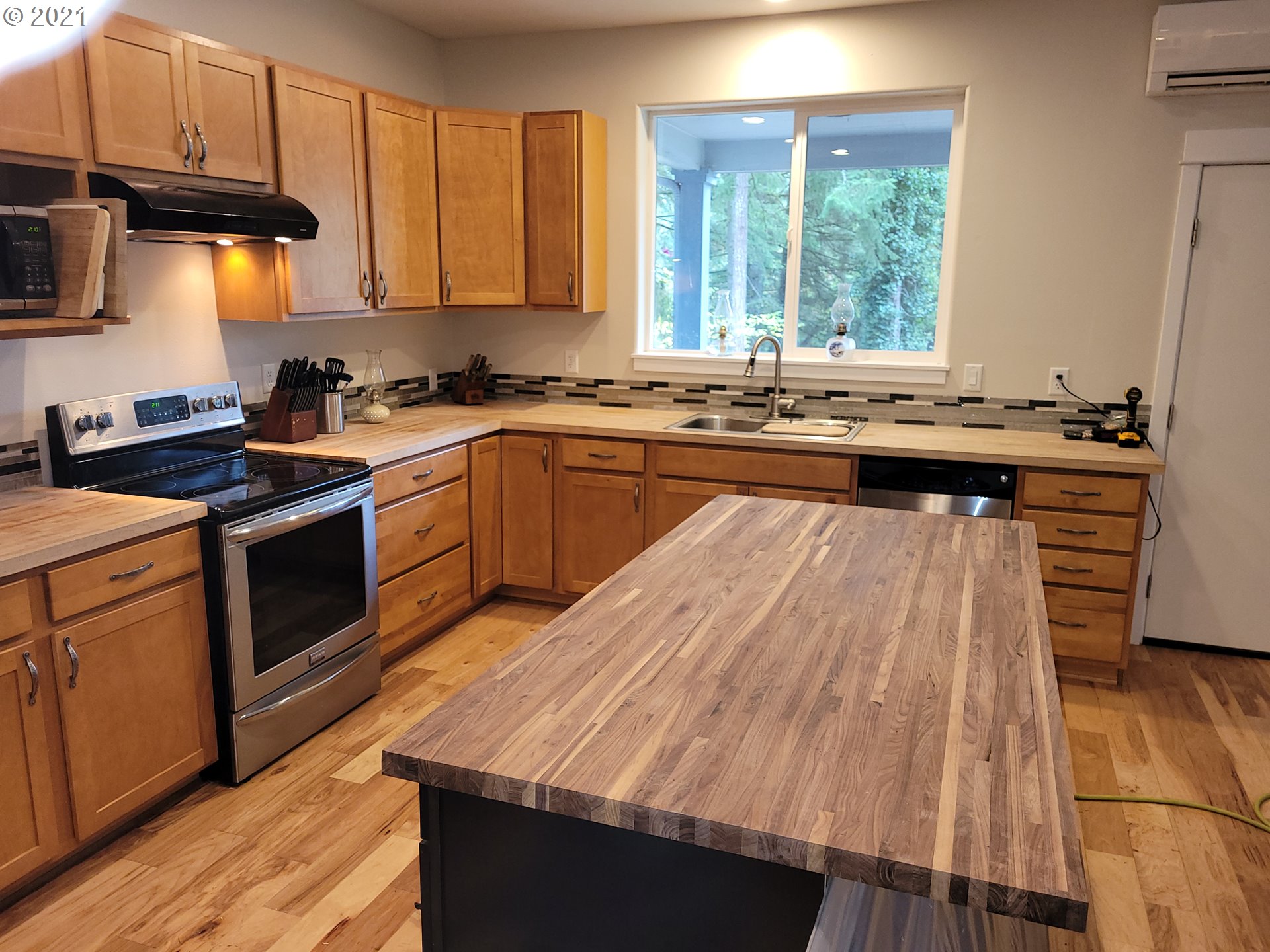 24723 West Demming Road Elmira, OR 97437 - Photo 3 of 14 Gallery Image 3