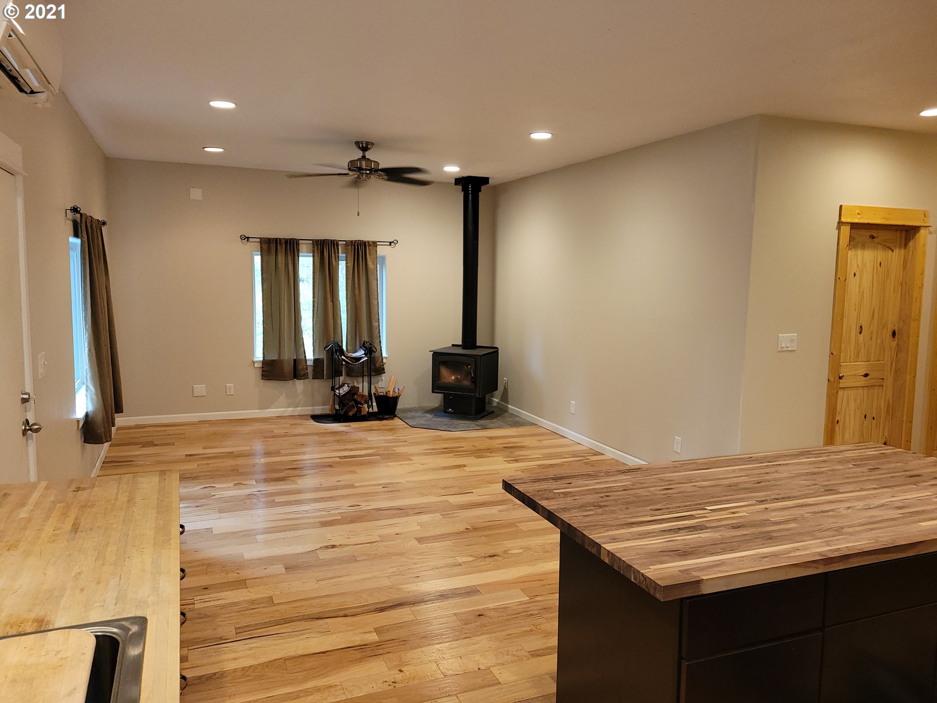 24723 West Demming Road Elmira, OR 97437 - Photo 4 of 14 Gallery Image 4