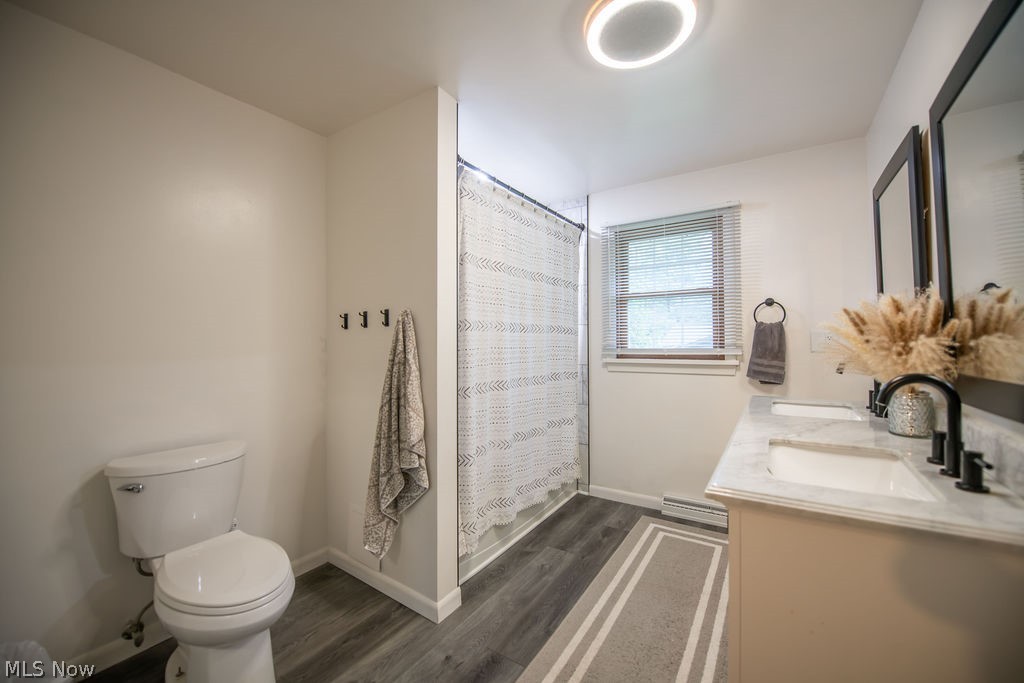 827 East 5th Street Dover, OH 44622 - Photo 27 of 38 View of full bath area on upper level