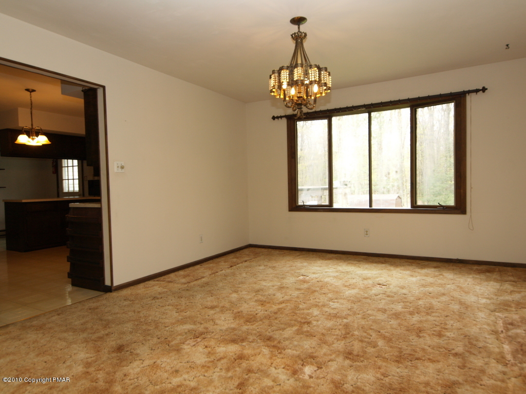 28 D Balson Road Stroudsburg, PA 18360 - Photo 13 of 19 Dining room