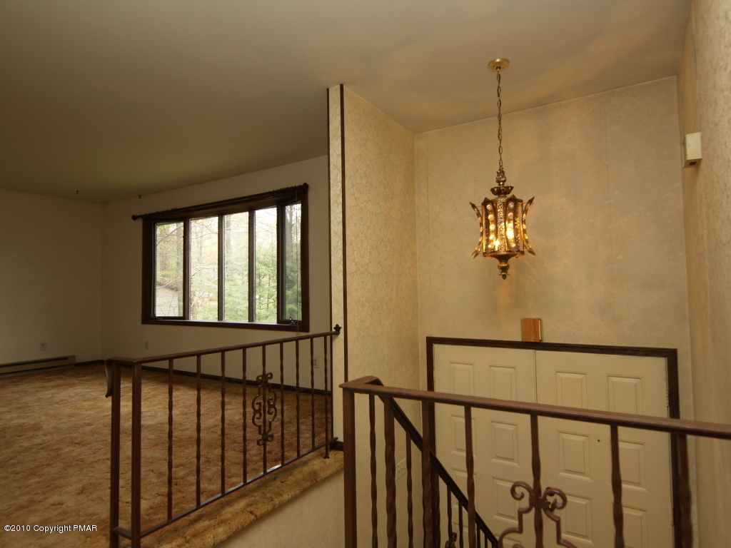 28 D Balson Road Stroudsburg, PA 18360 - Photo 14 of 19 Living Room
