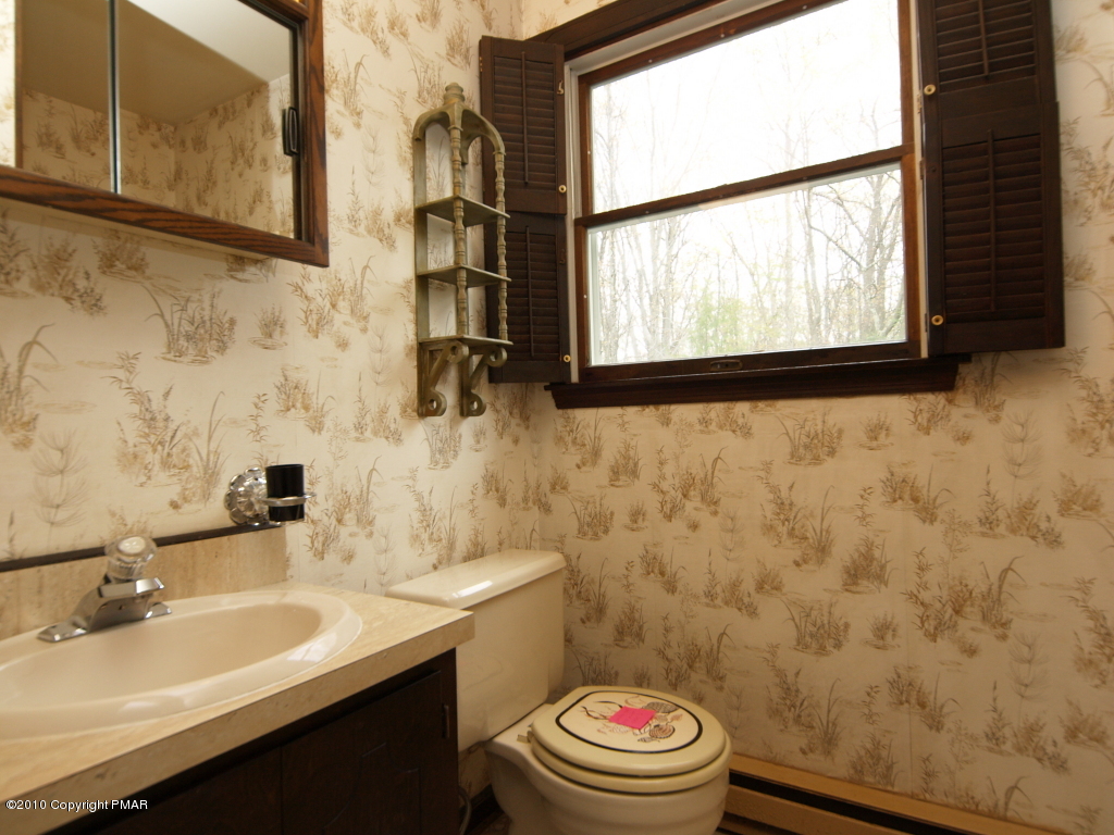 28 D Balson Road Stroudsburg, PA 18360 - Photo 19 of 19 bath