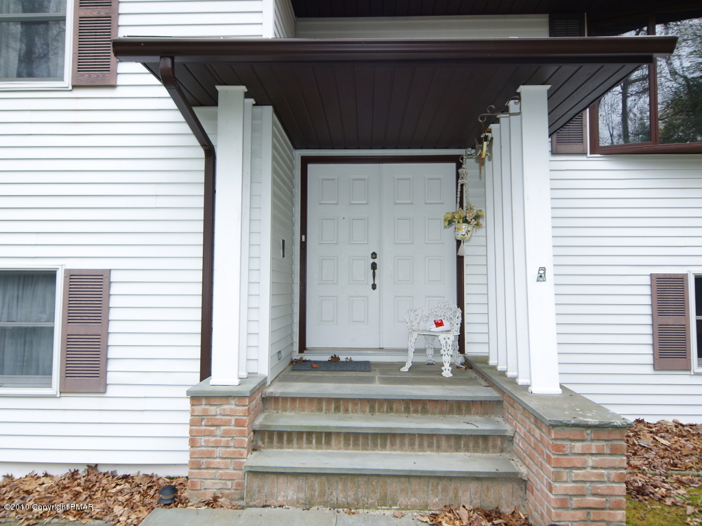 28 D Balson Road Stroudsburg, PA 18360 - Photo 2 of 19 Entry