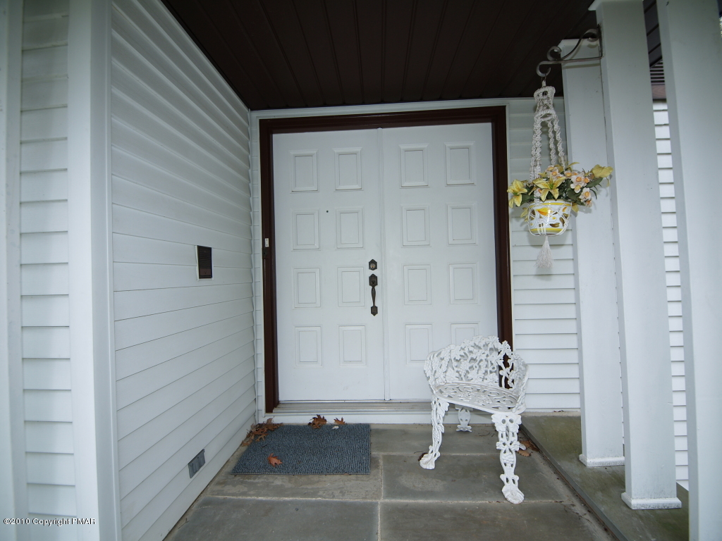 28 D Balson Road Stroudsburg, PA 18360 - Photo 3 of 19 Porch