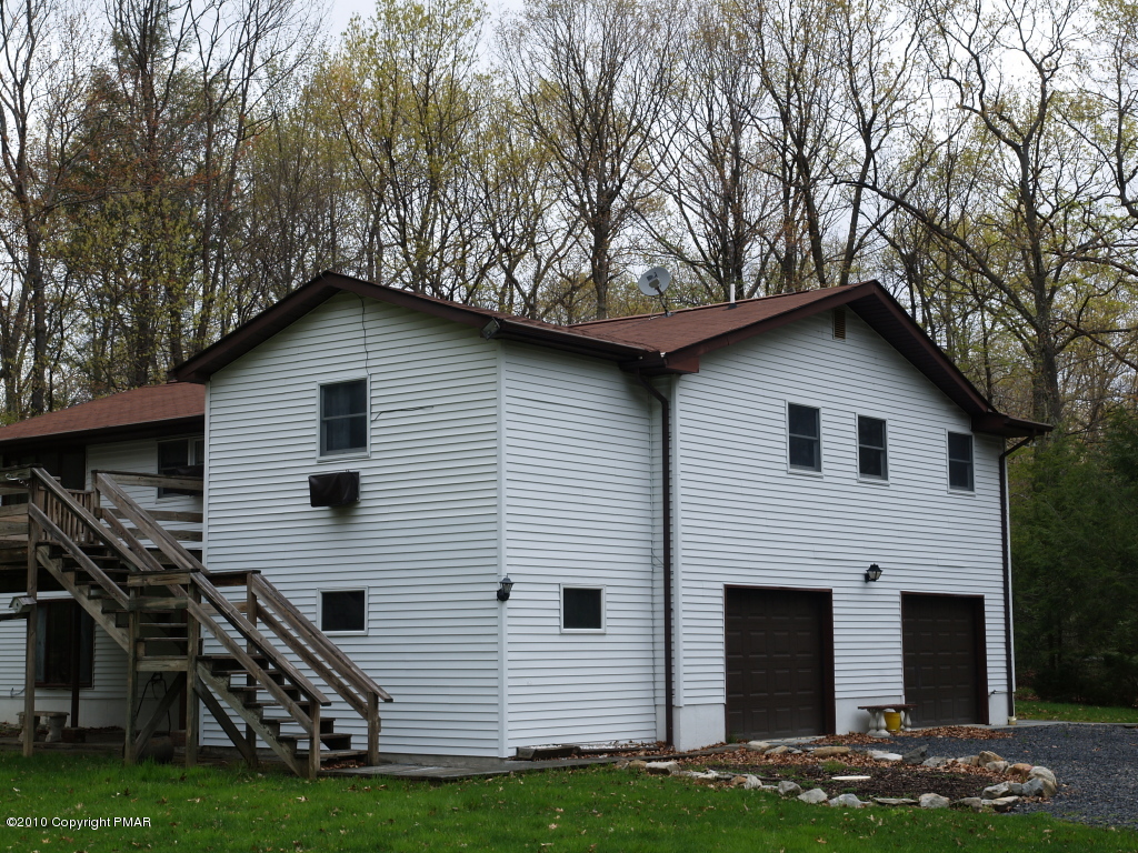 28 D Balson Road Stroudsburg, PA 18360 - Photo 4 of 19 Side view