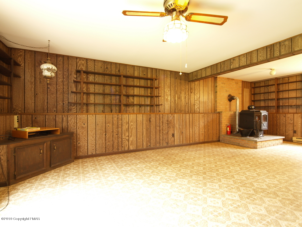 28 D Balson Road Stroudsburg, PA 18360 - Photo 9 of 19 Family Room
